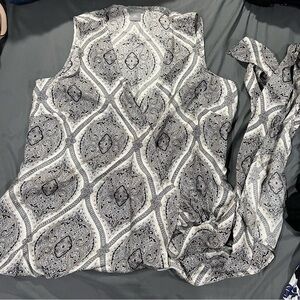 Ann Taylor Black and White Tie Front Blouse size 4P